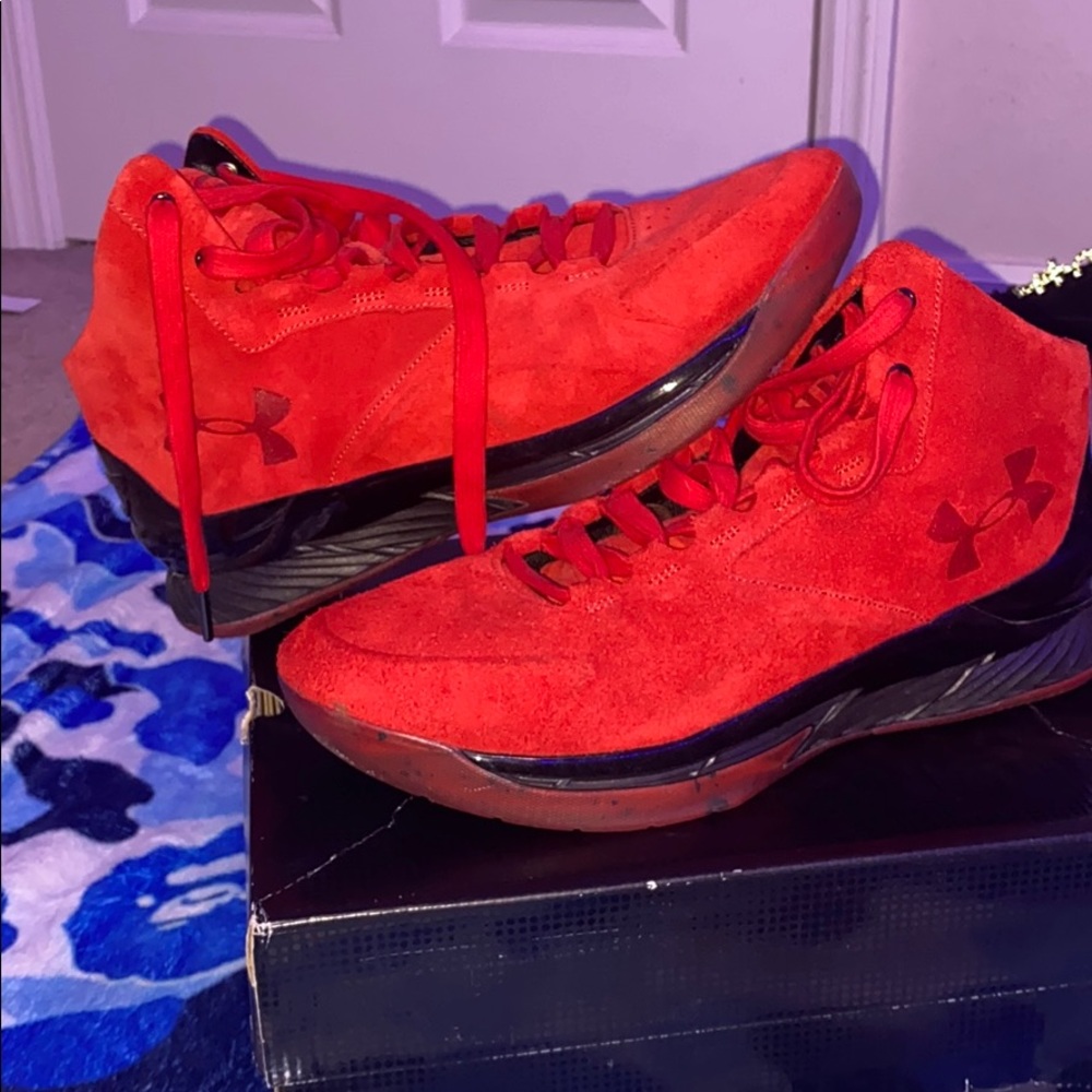 Althletic stylish red black suede curry 2